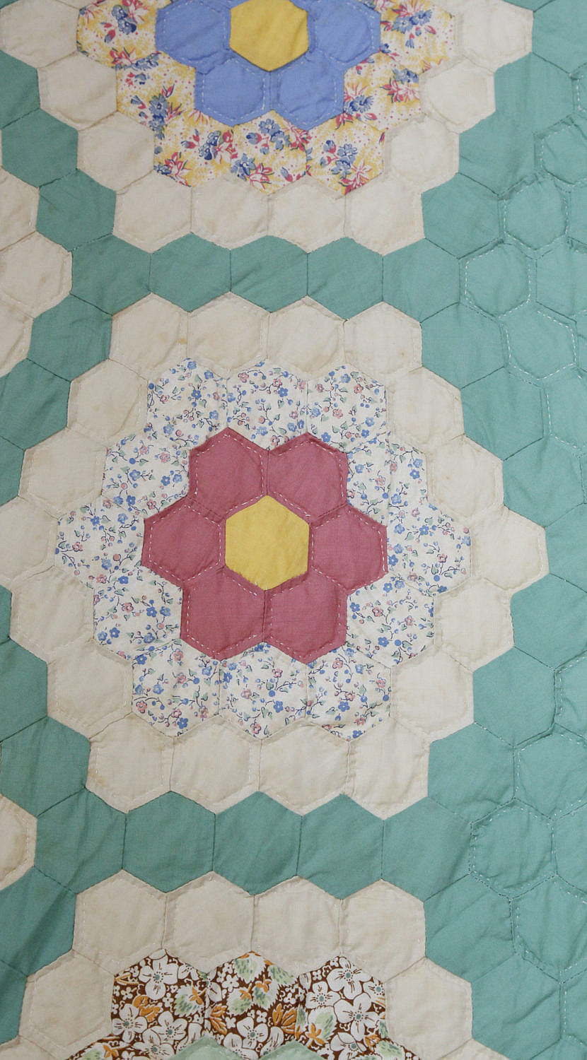 1940's Grandmother's Flower Garden Patchwork Quilt - 1940's Grandmother