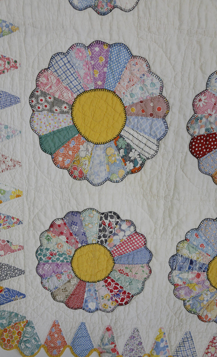Vintage Yellow And White Dresden Plates Quilt